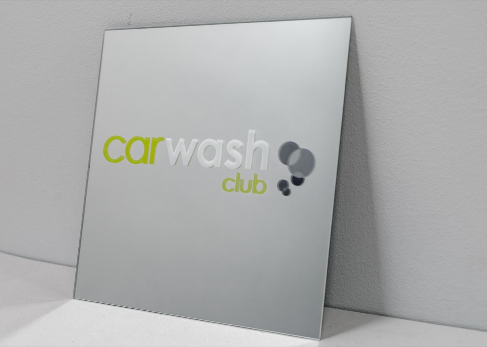 plexiglas bord met gegraveerd logo carwash club